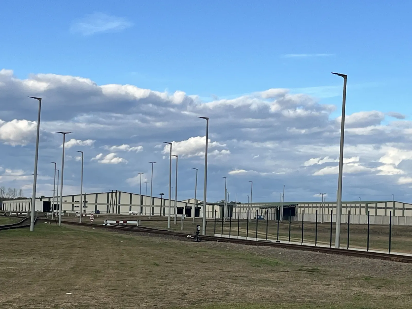 Raktár komplexum, Tuzsér, 2013–2015 – 30&nbsp;000 m²