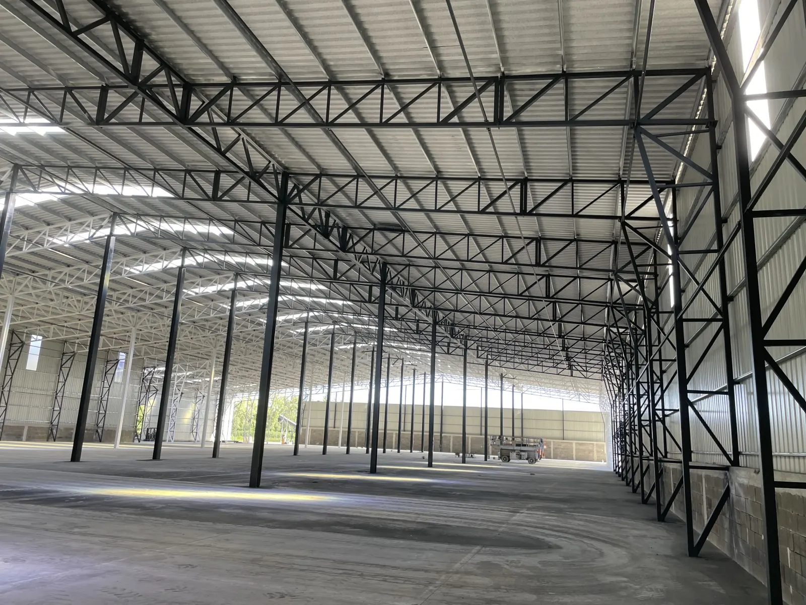 Raktárcsarnok, Tuzsér, 2023 – 8600 m²